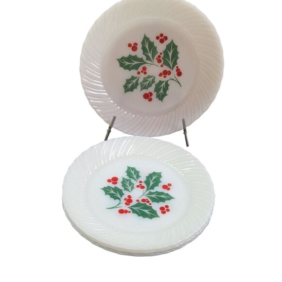 Termocrisa Christmas Holly 9-Inch Milk Glass Dinner Plates Set Of 4 Vintage - Picture 2 of 8